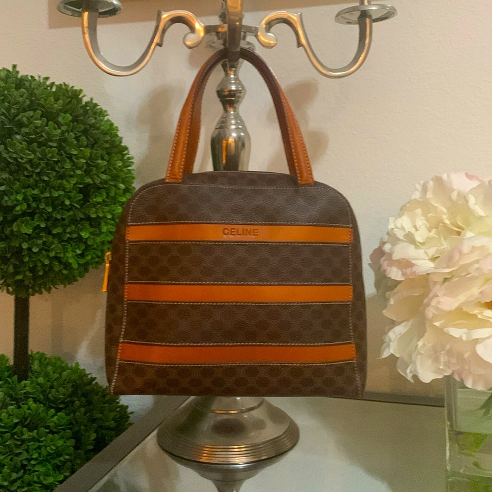CELINE Macadam Stripe Handbag Brown MC96 Women's
💯% authentic H 8” L 9” W 3.5”